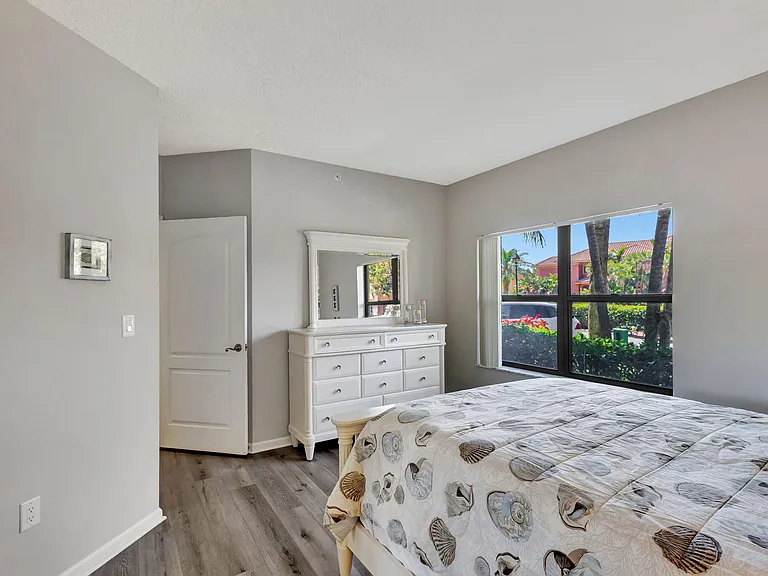 300 Uno Lago Dr #101 — Photo 33