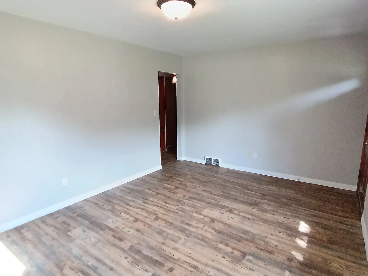 2 bed, 720 sqft, $1,000 — Photo 2