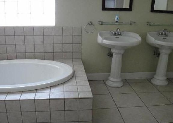 3rd image of 2137 Villa Way