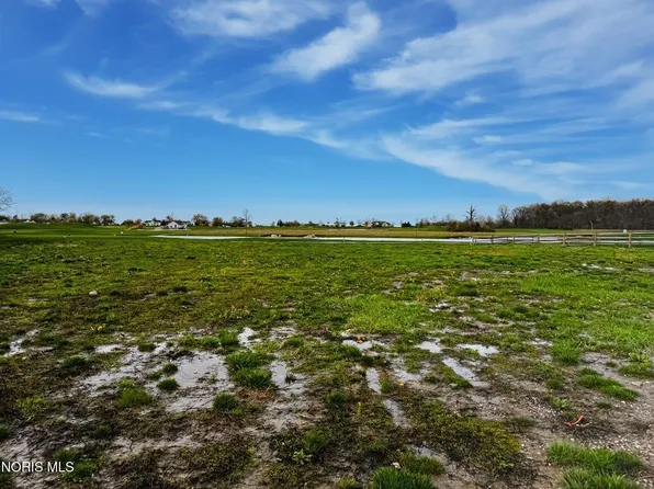 5389 Eagles Landing Dr, Oregon, OH 43616