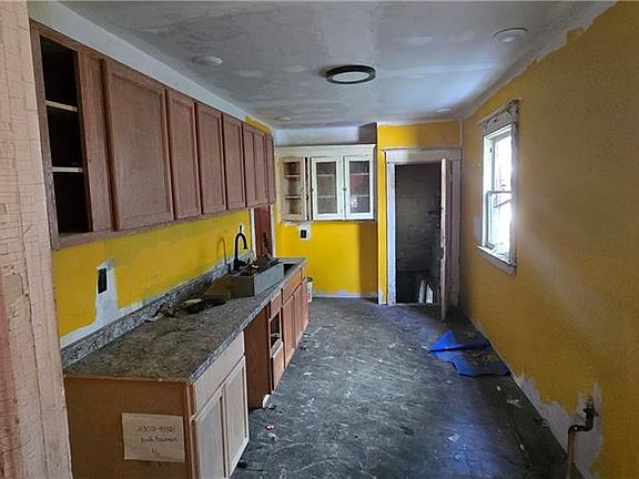 2nd image of 3925 S Benton Ave