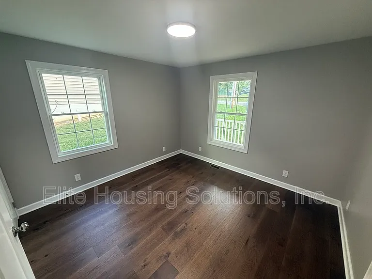 445 S 14th St — Photo 5
