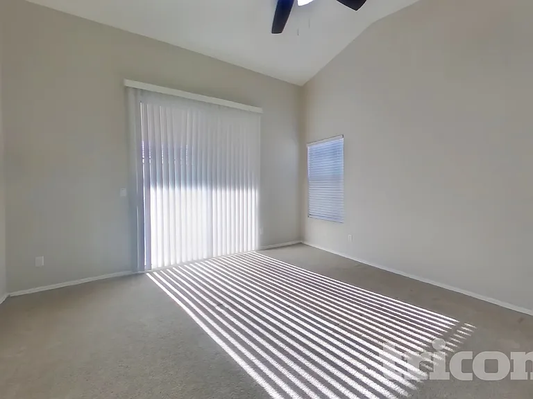 8961 W Kathleen Rd — Photo 7