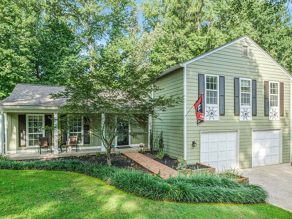1st image of 180 Barrington Dr E