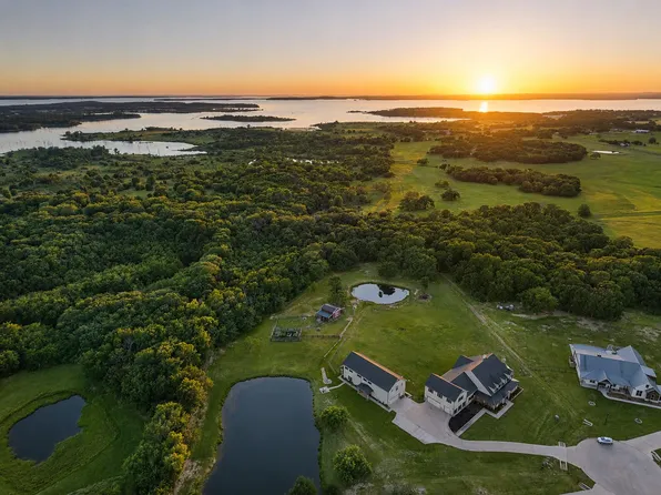 985 Vest Ln, Pilot Point, TX 76258