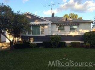 29590 Rosemont St, Roseville, MI 48066