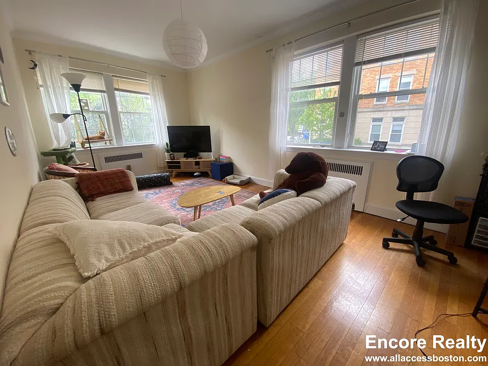 24 Fairbanks St #2