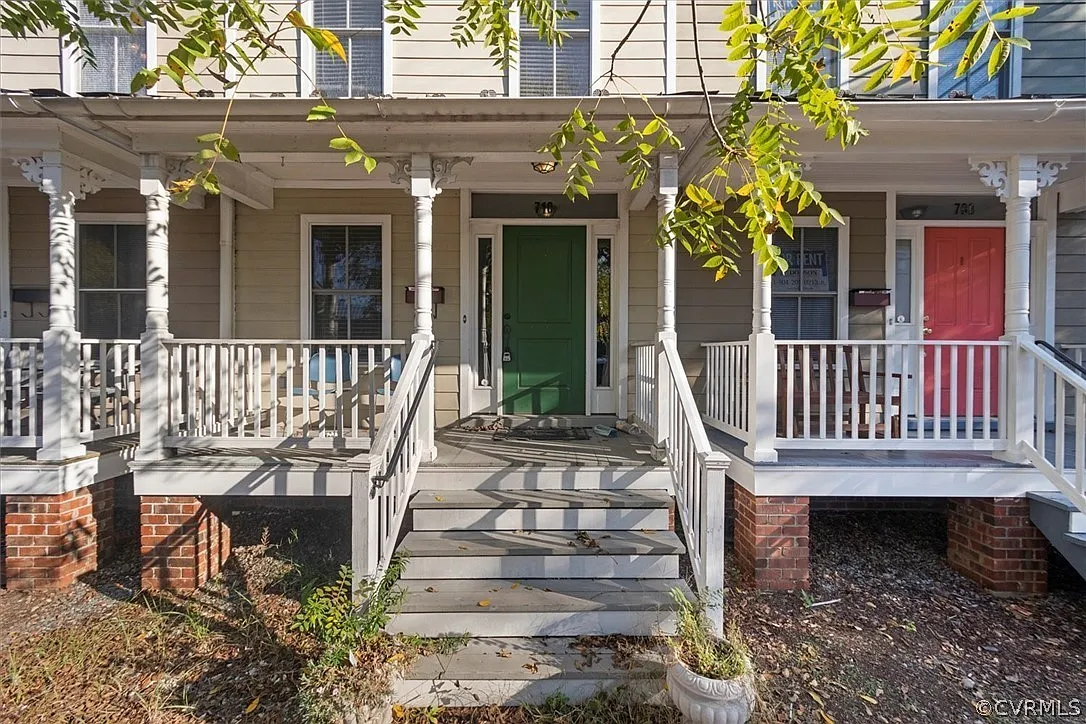 5 bed, 2320 sqft, $725 — Photo 1