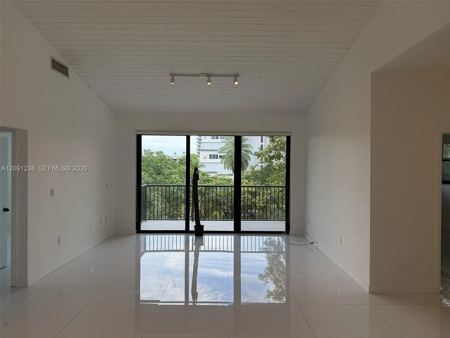 Ocean Village Condo — Photo 4