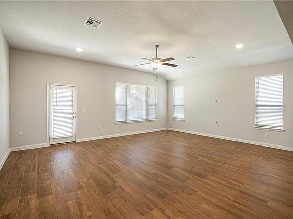 4th image of 7105 Poulain Dr
