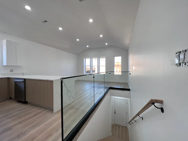2655 W 21st St #2 — Photo 6