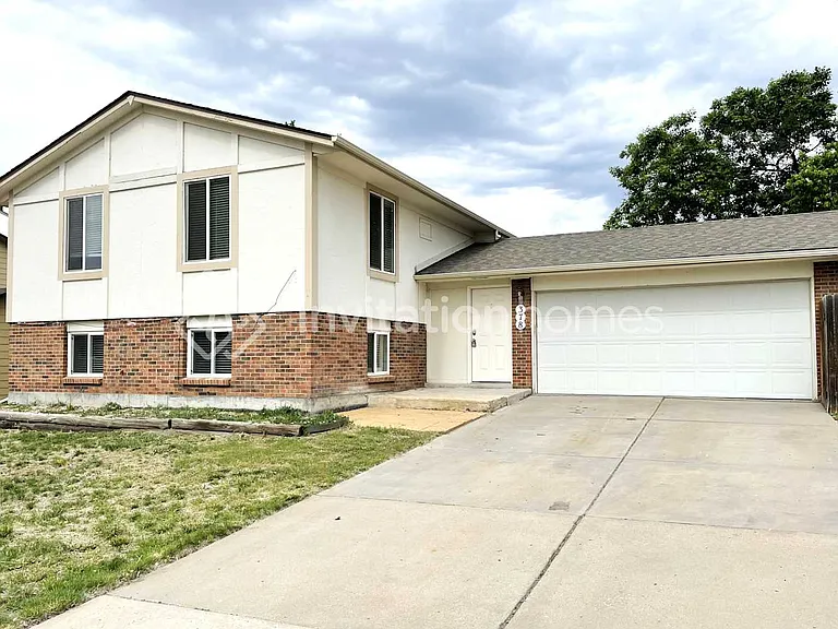 378 S 24th Ave — Photo 1