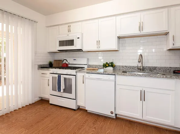 Mariner's Cove Apartment Homes, 832 Blackfriars Dr #1, Virginia Beach, VA 23455