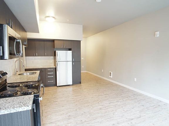 3rd image of 411 SE 14th Ave APT 104