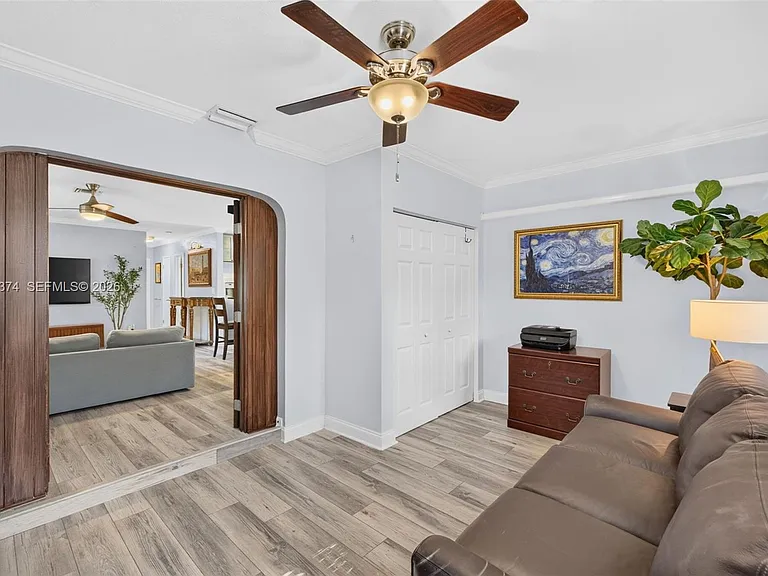 300 NW 28th St — Photo 35