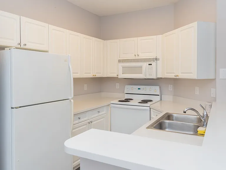 24100 Harbour Vista Cir — Photo 4