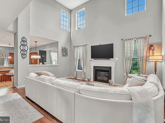 4th image of 7 Westbury Dr