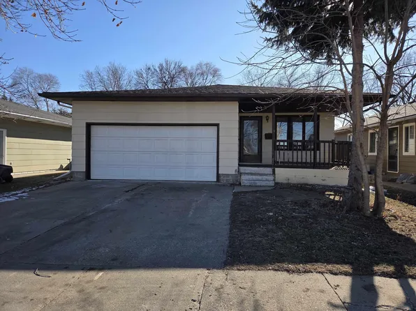 320 E 13th St, South Sioux City, NE 68776