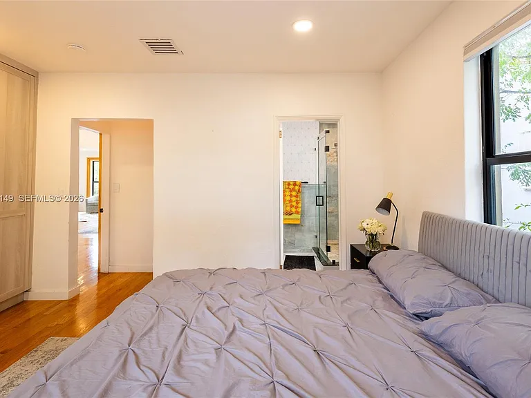 4230 Royal Palm Ave — Photo 10