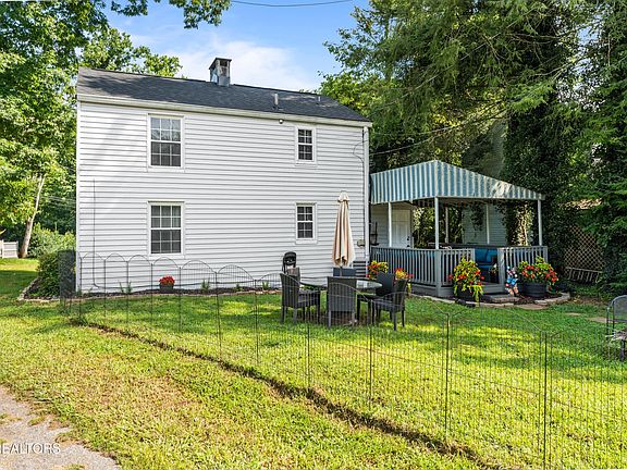 4th image of 216 Oak Rd