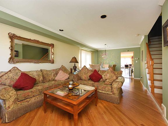2nd image of 1338 E 66th St