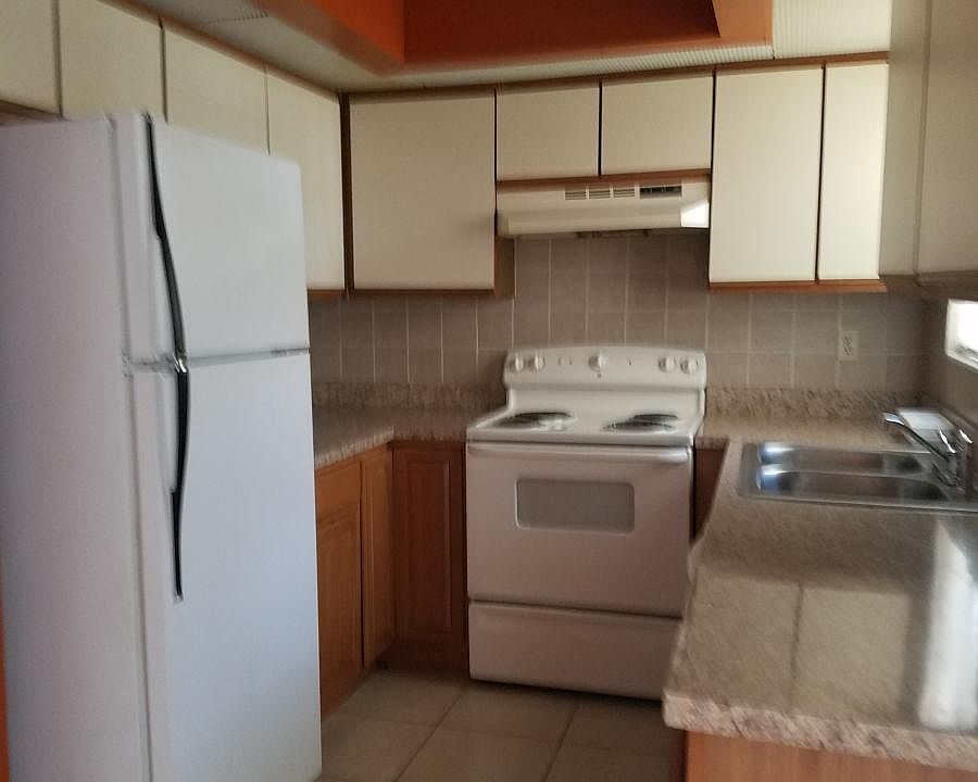 2nd image of 1753 Hampton Ln