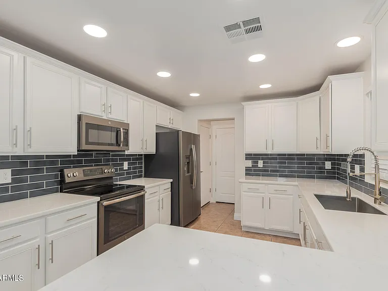 3031 E Harrison St — Photo 12