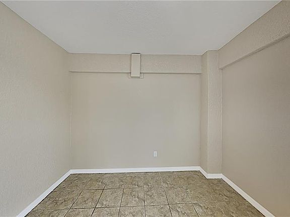 4th image of 375 Betty Ln