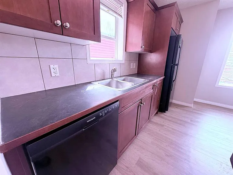 952 Taradale Dr NE — Photo 13