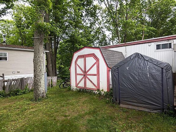 3rd image of 18 Hillside Dr