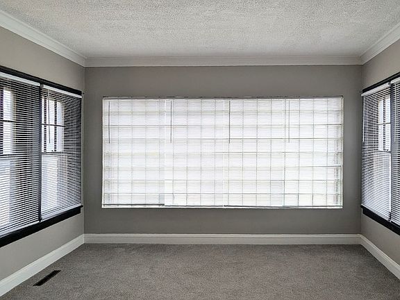 4th image of 827 W Jefferson St #4-1E