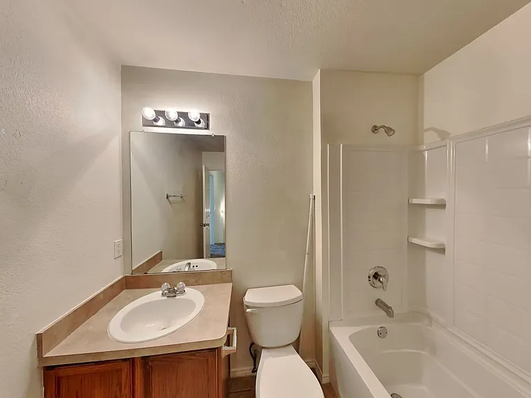 10661 Traymore Dr — Photo 9