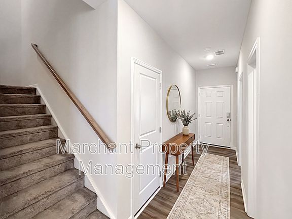 4th image of 415 Batten Rd