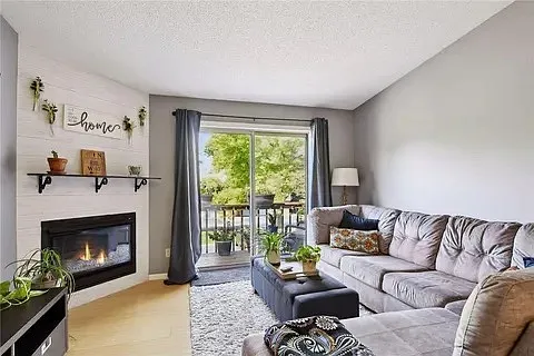 2 bed, 1050 sqft, $1,900 — Photo 3
