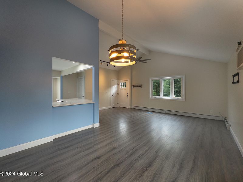 3rd image of 37 Loughlin Drive