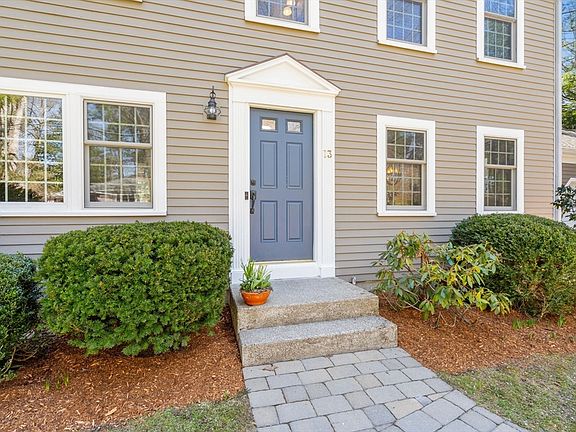 3rd image of 13 Mohegan Rd