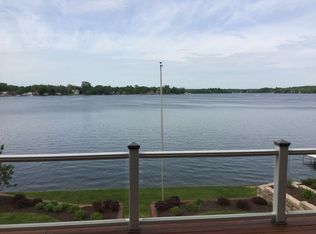 2927 Summit Dr, Highland, MI 48356