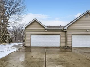 1726 Southwind Ln, Maplewood, MN 55109