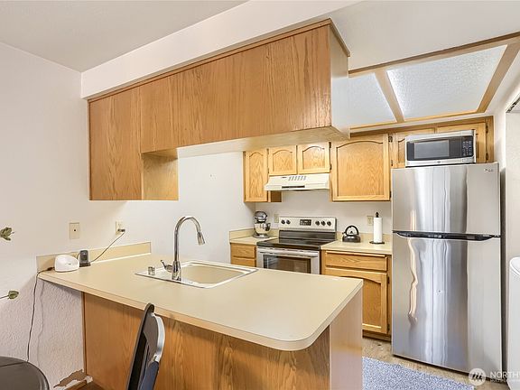 4th image of 1002 Columbia Avenue #2