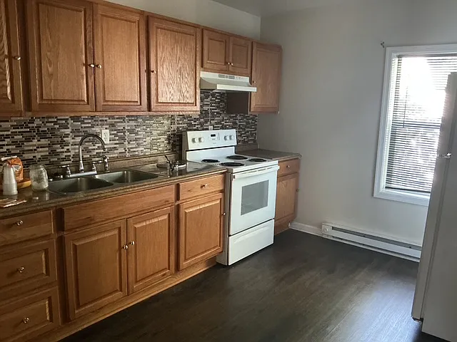 922 Johnson St — Photo 4
