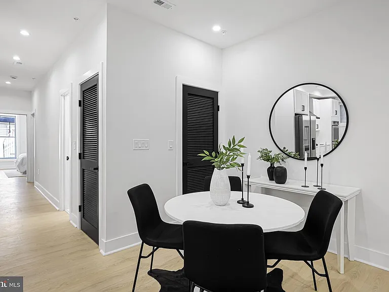 616 NW Kenyon St NW #3 — Photo 3