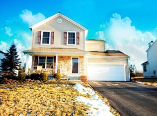 3150 Weeping Spruce Dr, Grove City, OH 43123