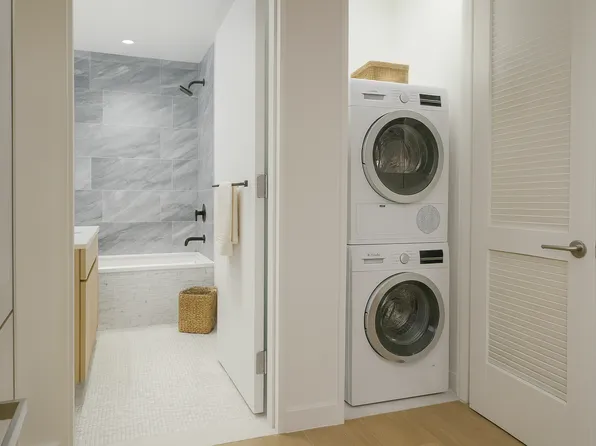 500 West 45th Street image 3 of 17