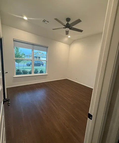 Office/Bed room - 3