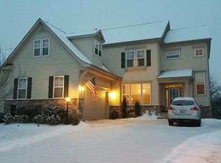 9246 Falling Water Dr, Bristow, VA 20136
