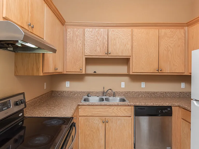 542 S 72nd Ave #C — Photo 8