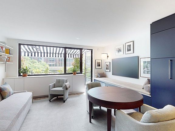 5th image of 45 W 67th St APT 6F