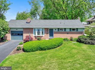 79 W Main St, Leola, PA