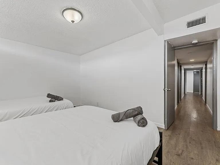4203 Philmont Ave — Photo 32