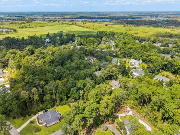 Makepeace Pl., Pawleys Island, SC 29585